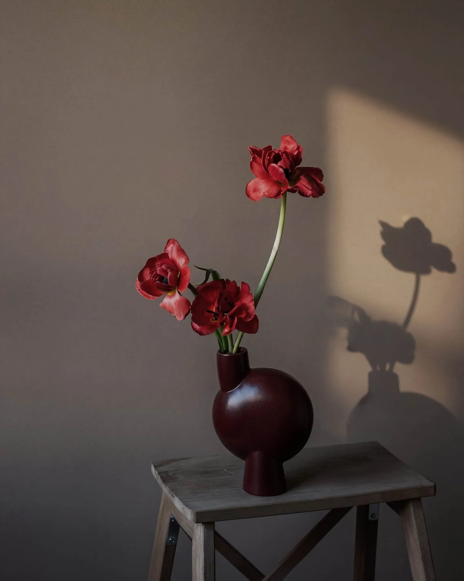 Sphere Bubl Vase Medio, Maroon 101 Copenhagen