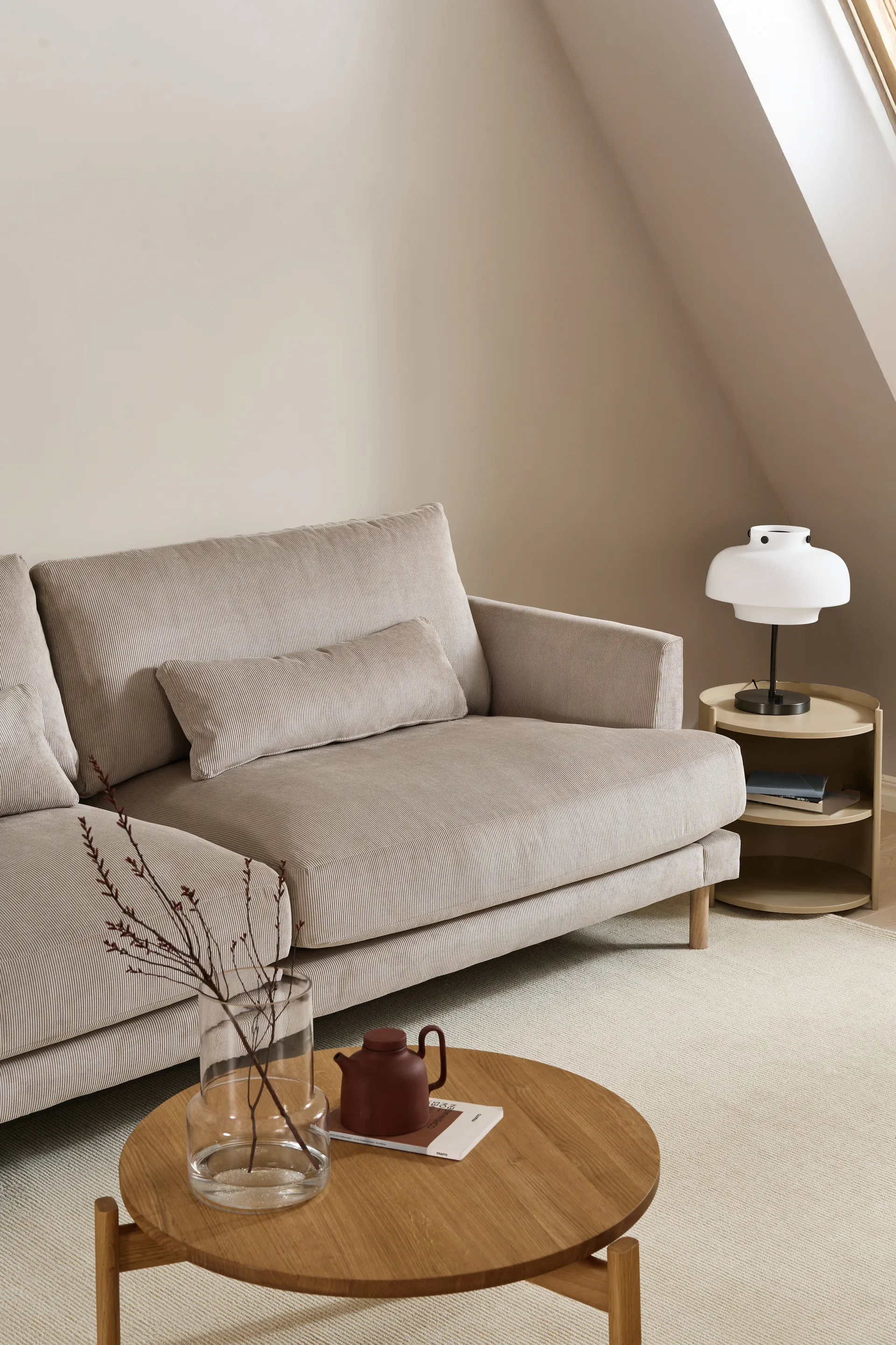 Bredhult sofa, Jump Beige 1956-hvitoljet eik, 3-seters 1898