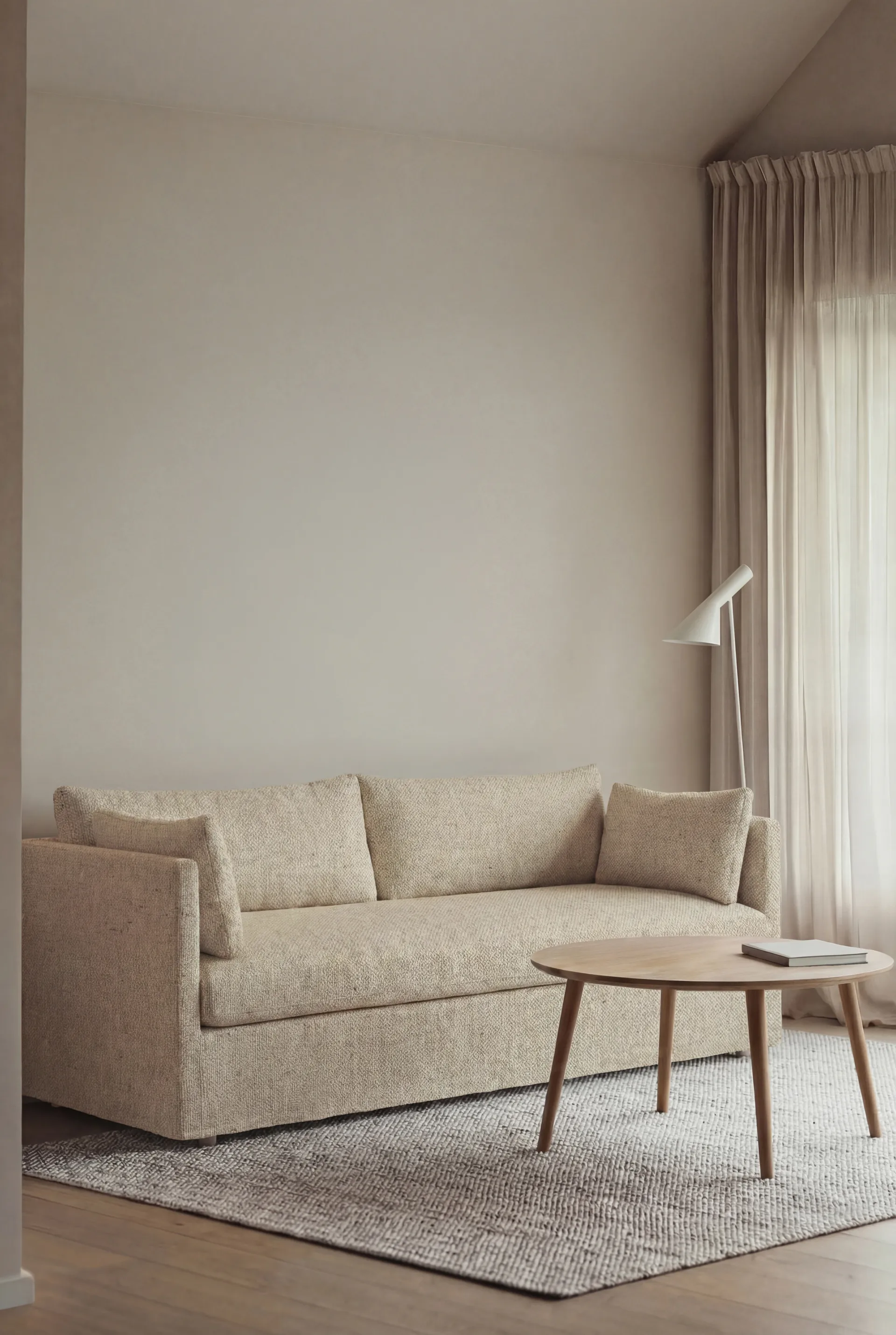 Linnevik sofa, Bern Beige 0341-hvitoljet eik, 3-seters, med skjørt 1898