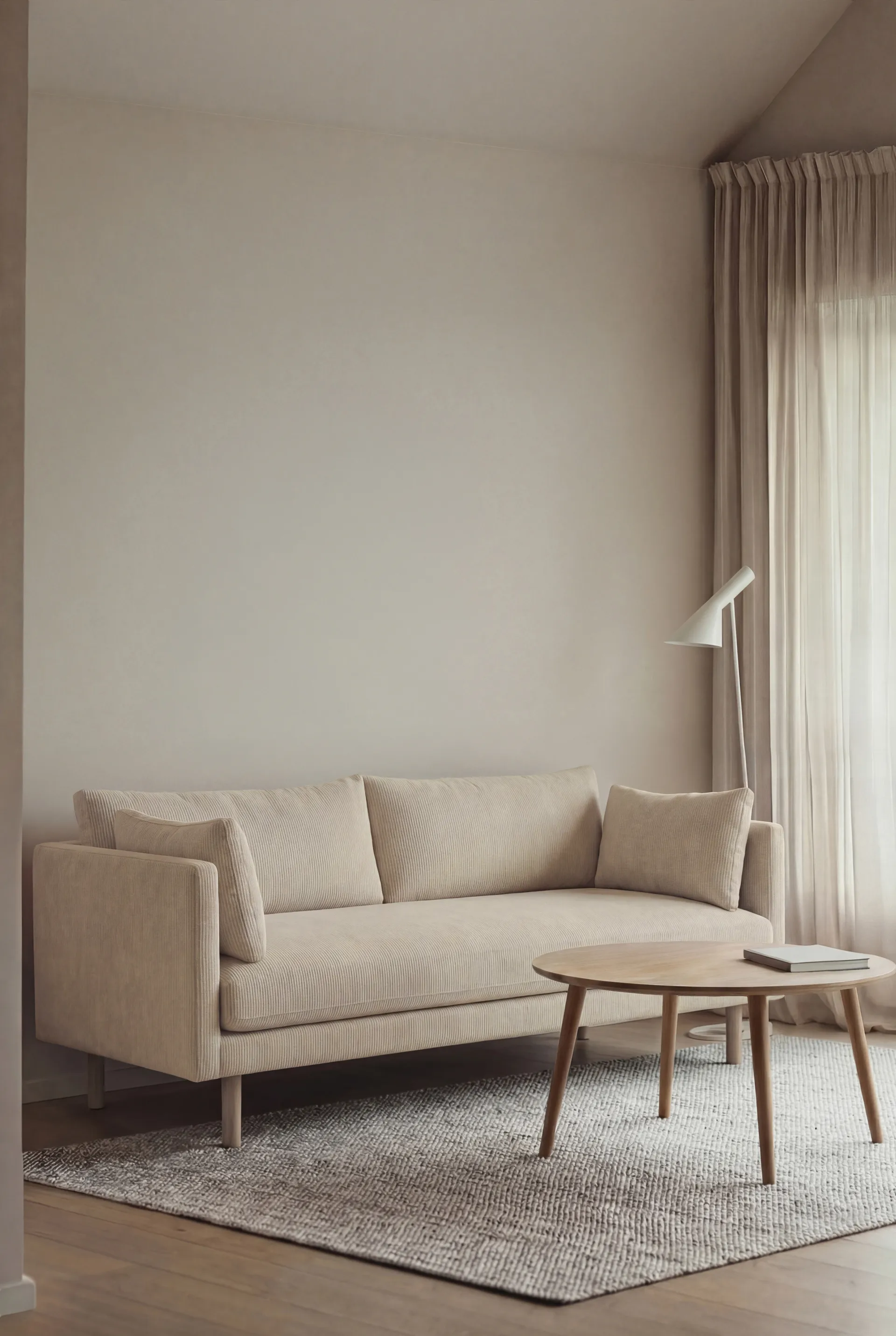 Linnevik sofa, Jump Beige 1956-hvitoljet eik, 2-seters, uten skjørt 1898
