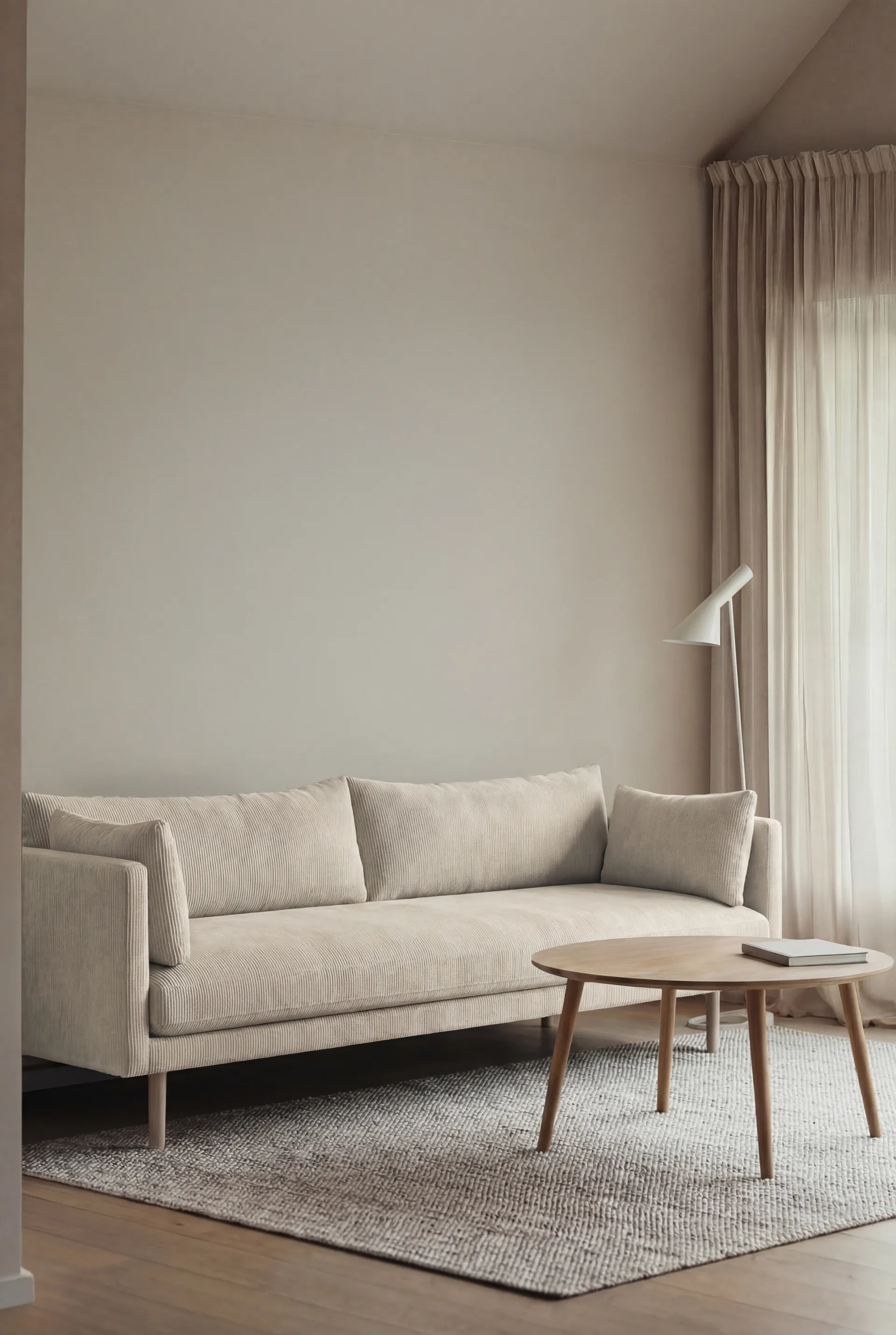 Linnevik sofa, Jump Beige 1956-hvitoljet eik, 4-seters, uten skjørt 1898
