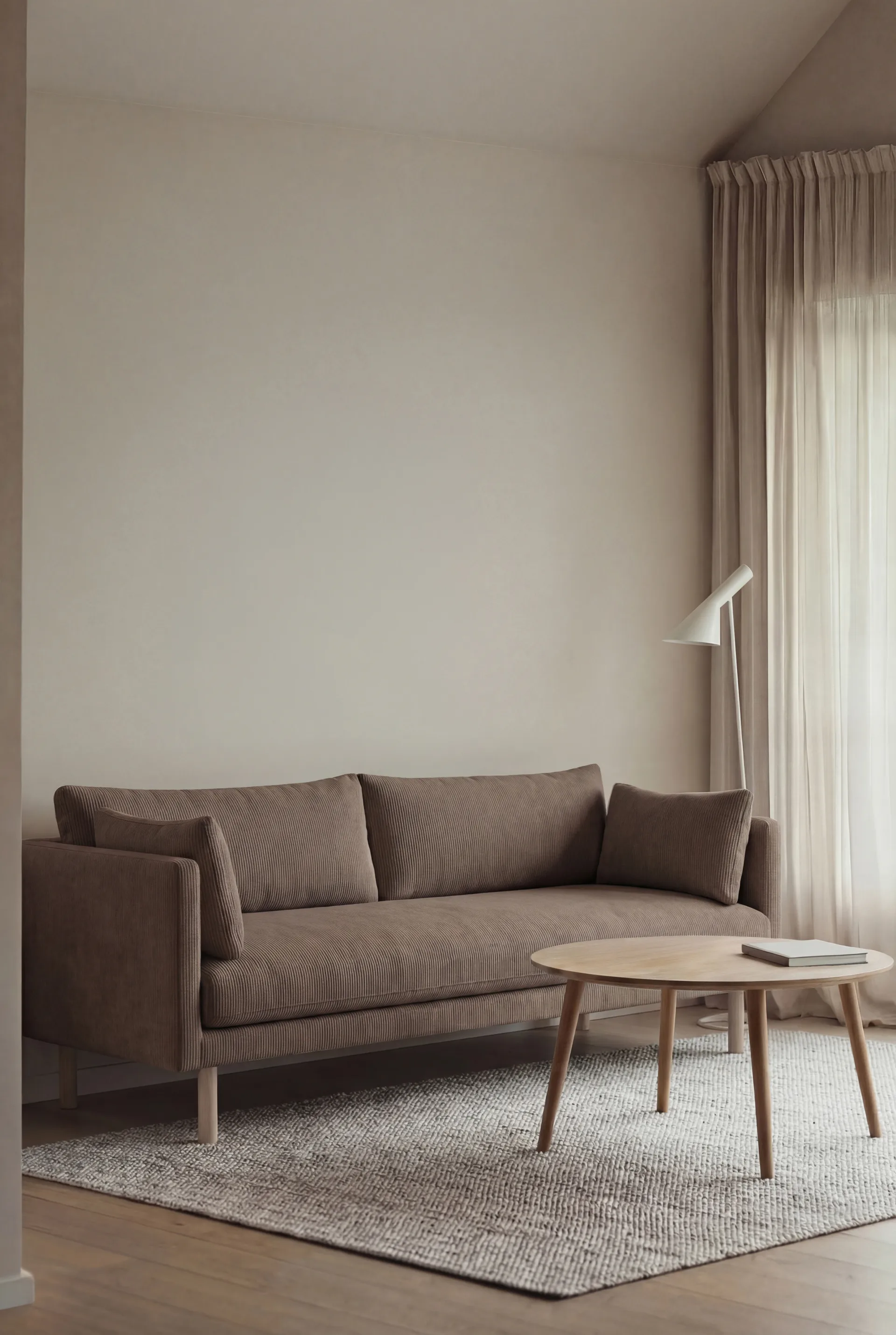 Linnevik sofa, Jump Brown 1955-hvitoljet eik, 3-seters, uten skjørt 1898