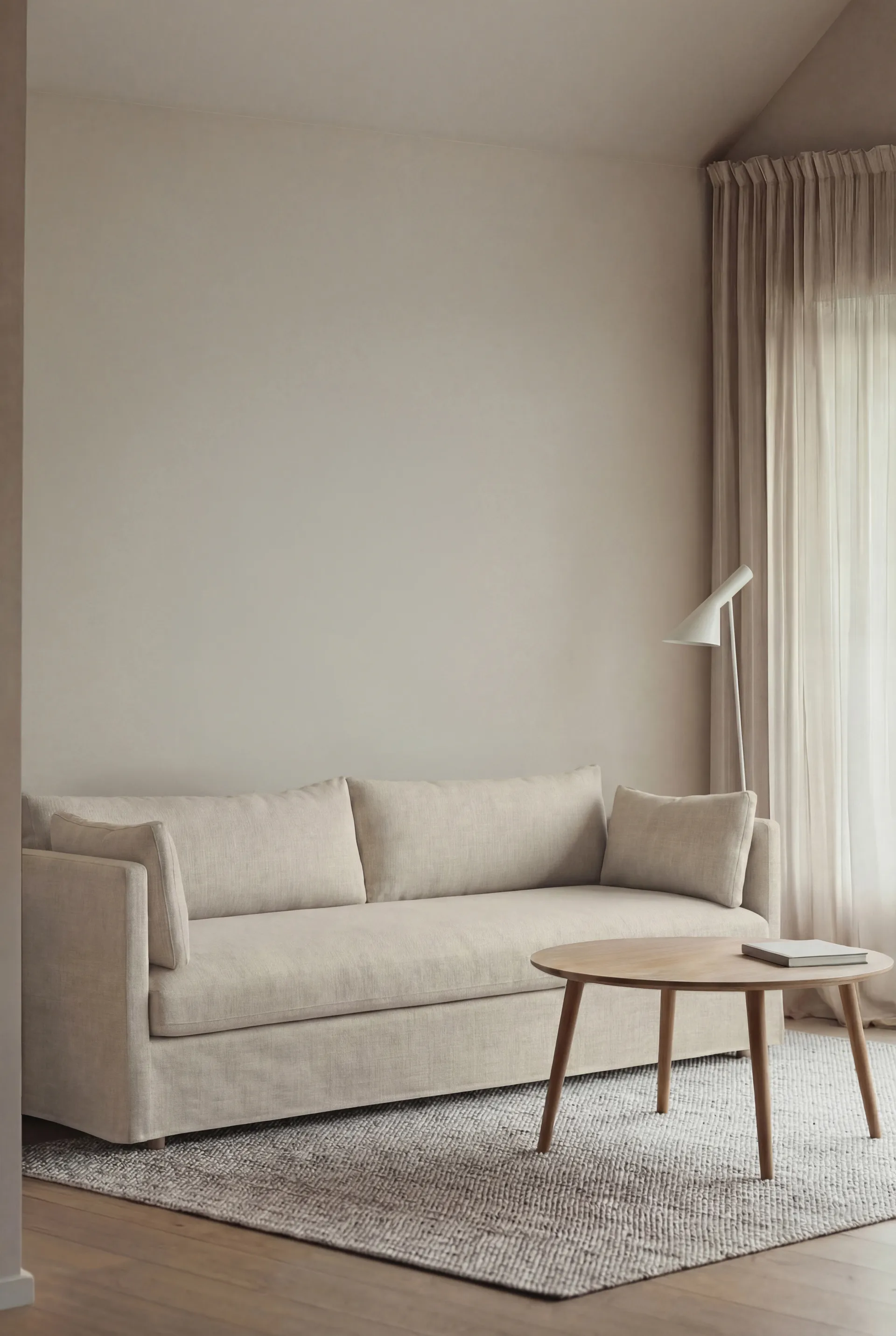 Linnevik sofa, Oslo Nature 1540-hvitoljet eik, 4-seters, med skjørt 1898