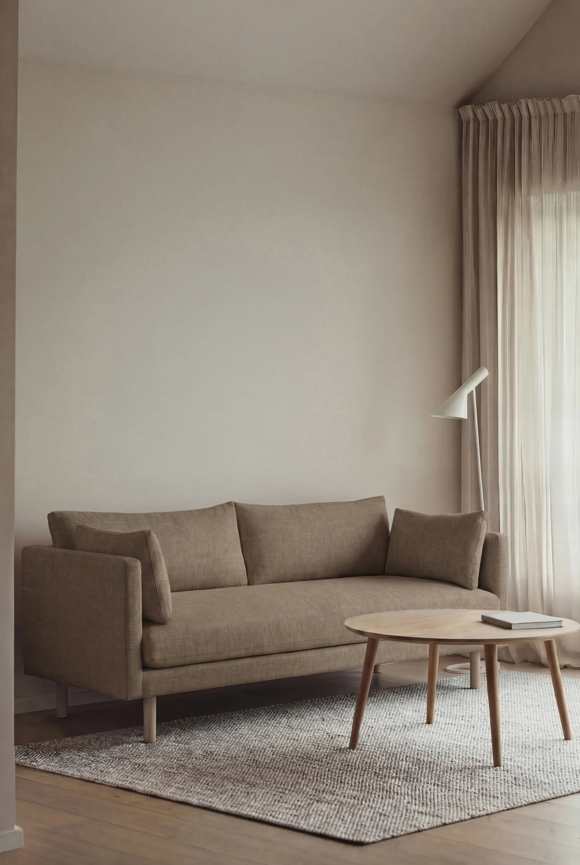 Linnevik sofa, Same Mole 6674-hvitoljet eik, 2-seters, uten skjørt 1898