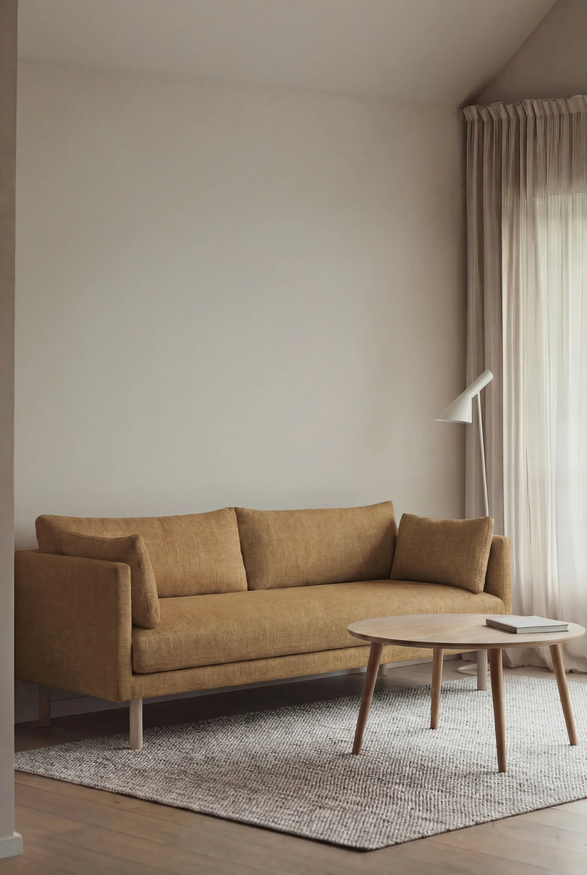 Linnevik sofa, Same Ochre 6676-hvitoljet eik, 3-seters 1898