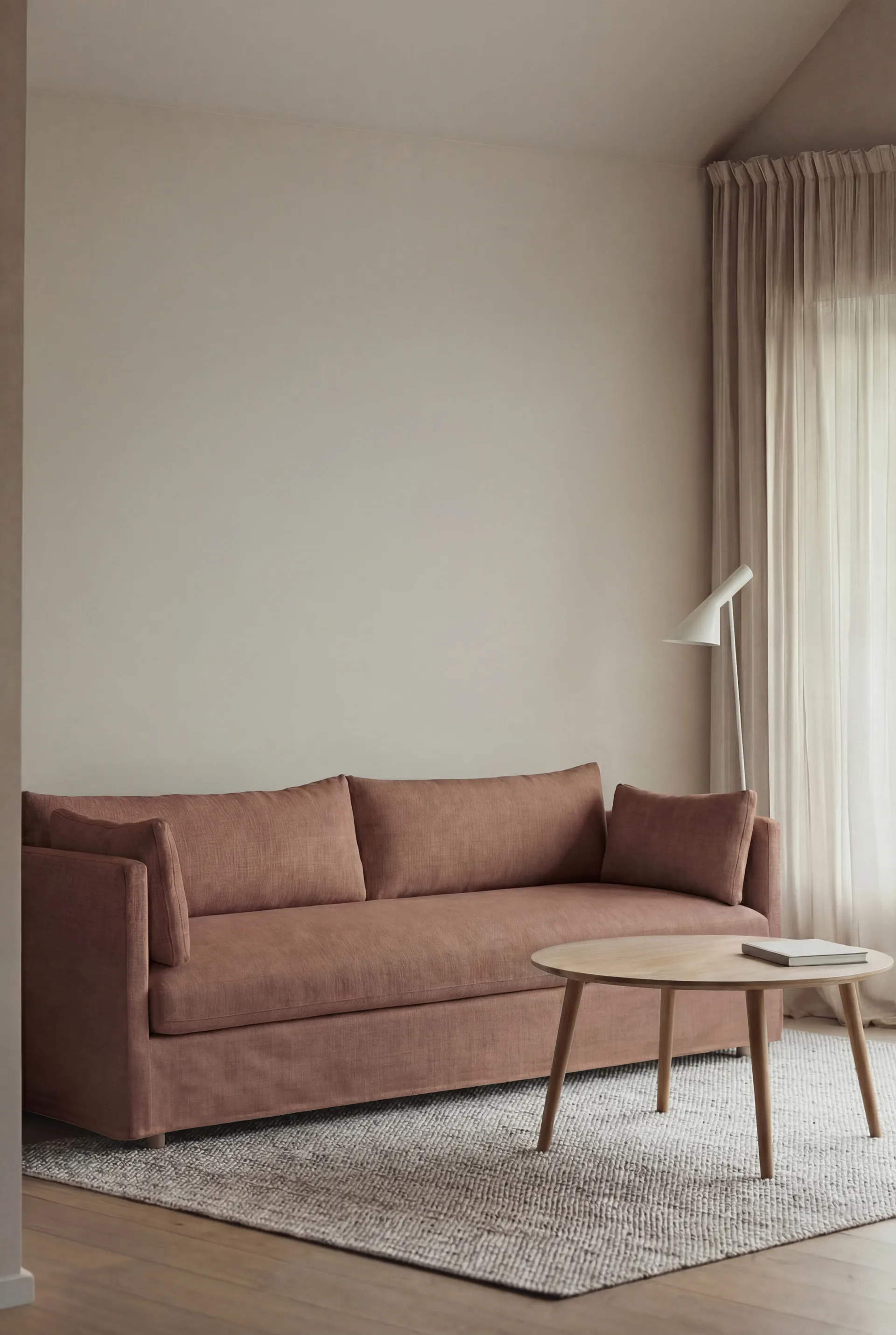 Linnevik sofa, Same Rust 6675-hvitoljet eik, 4-seters, med skjørt 1898