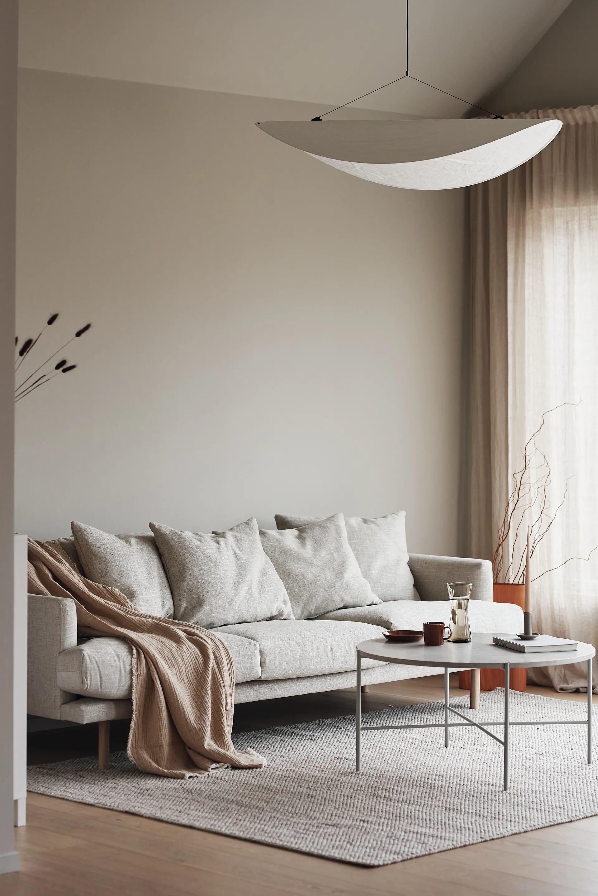 Sjövik sofa, Bern Beige 0341-vitoljet eik, 3,5-seter 1898