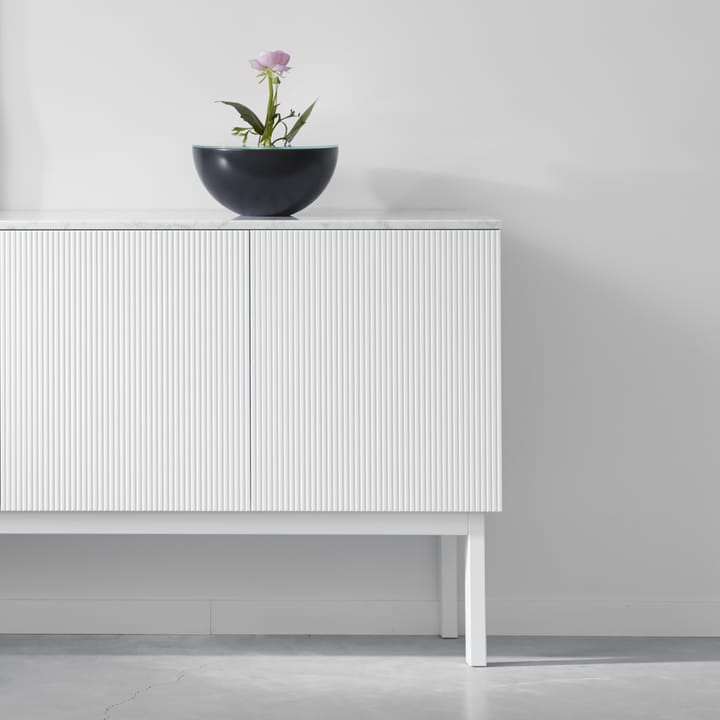 Beam sideboard, Lysegrå, sokkel i hvitoljet eik A2