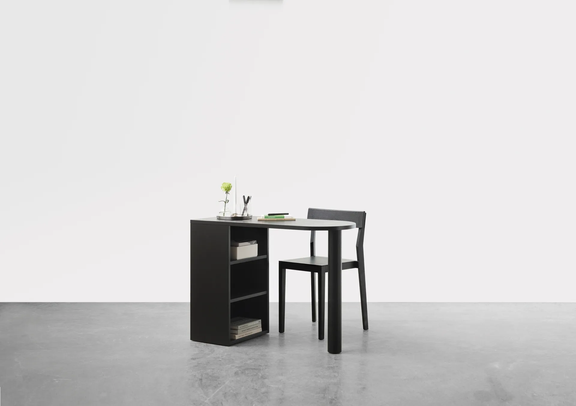 Hub skrivebord, Svartbeiset eik, 100x73x43 cm A2
