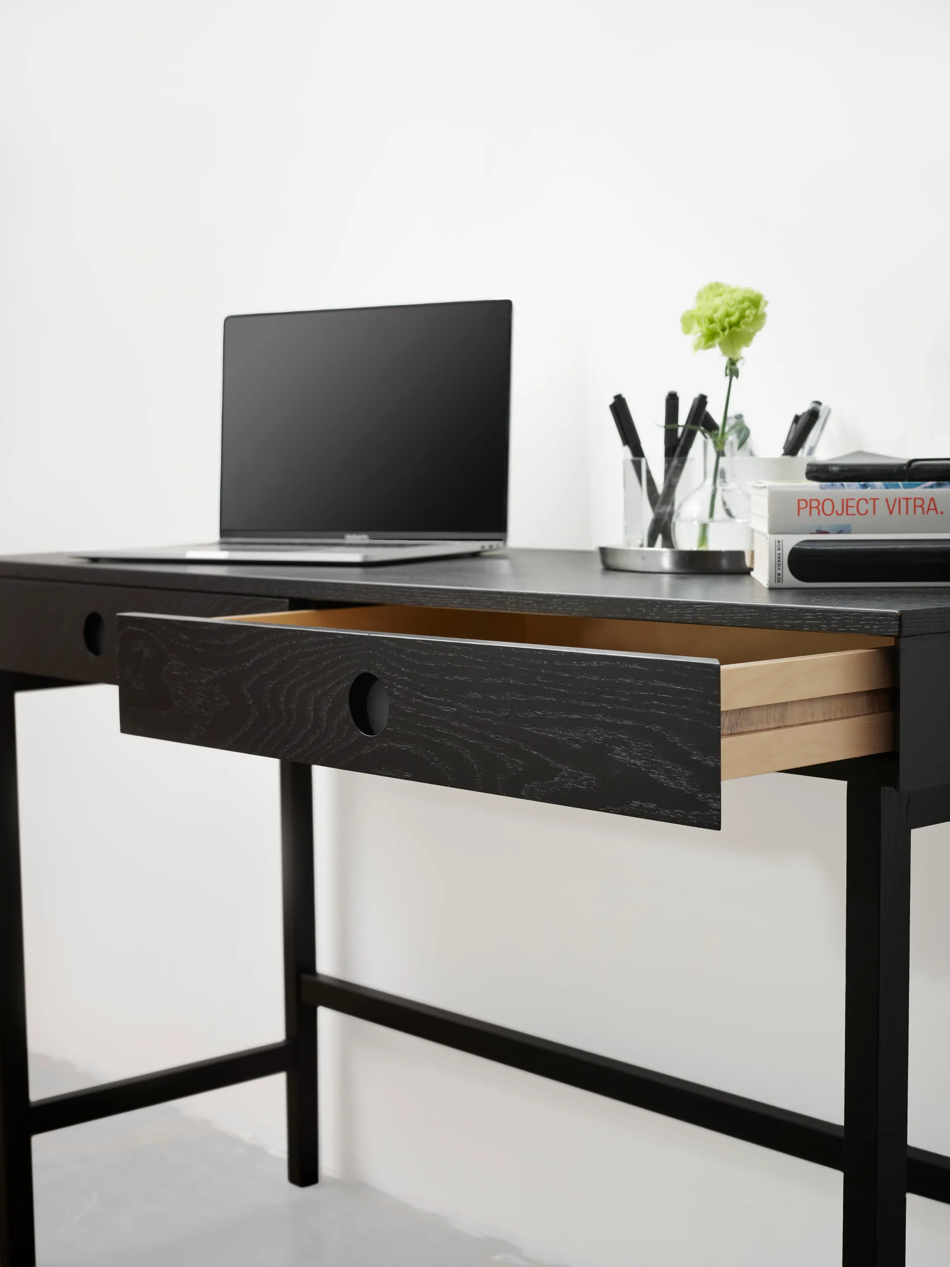 Mind skrivebord, Svartbeiset eik, 118x74x44 cm A2