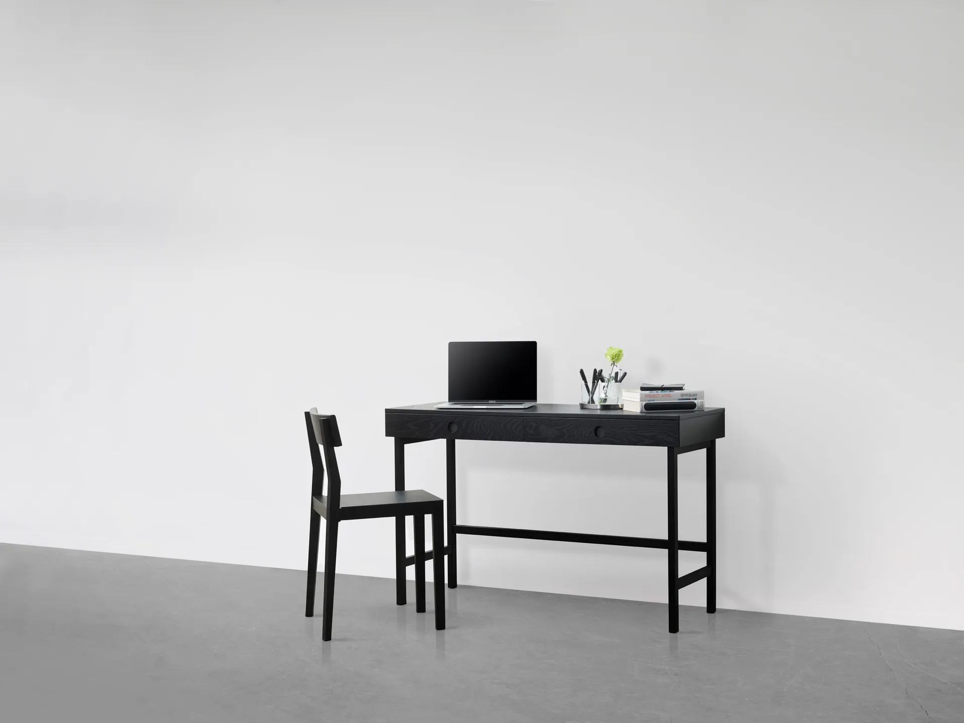 Mind skrivebord, Svartbeiset eik, 118x74x44 cm A2
