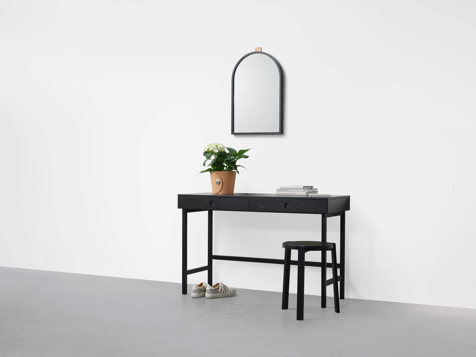 Mind skrivebord, Svartbeiset eik, 118x74x44 cm A2