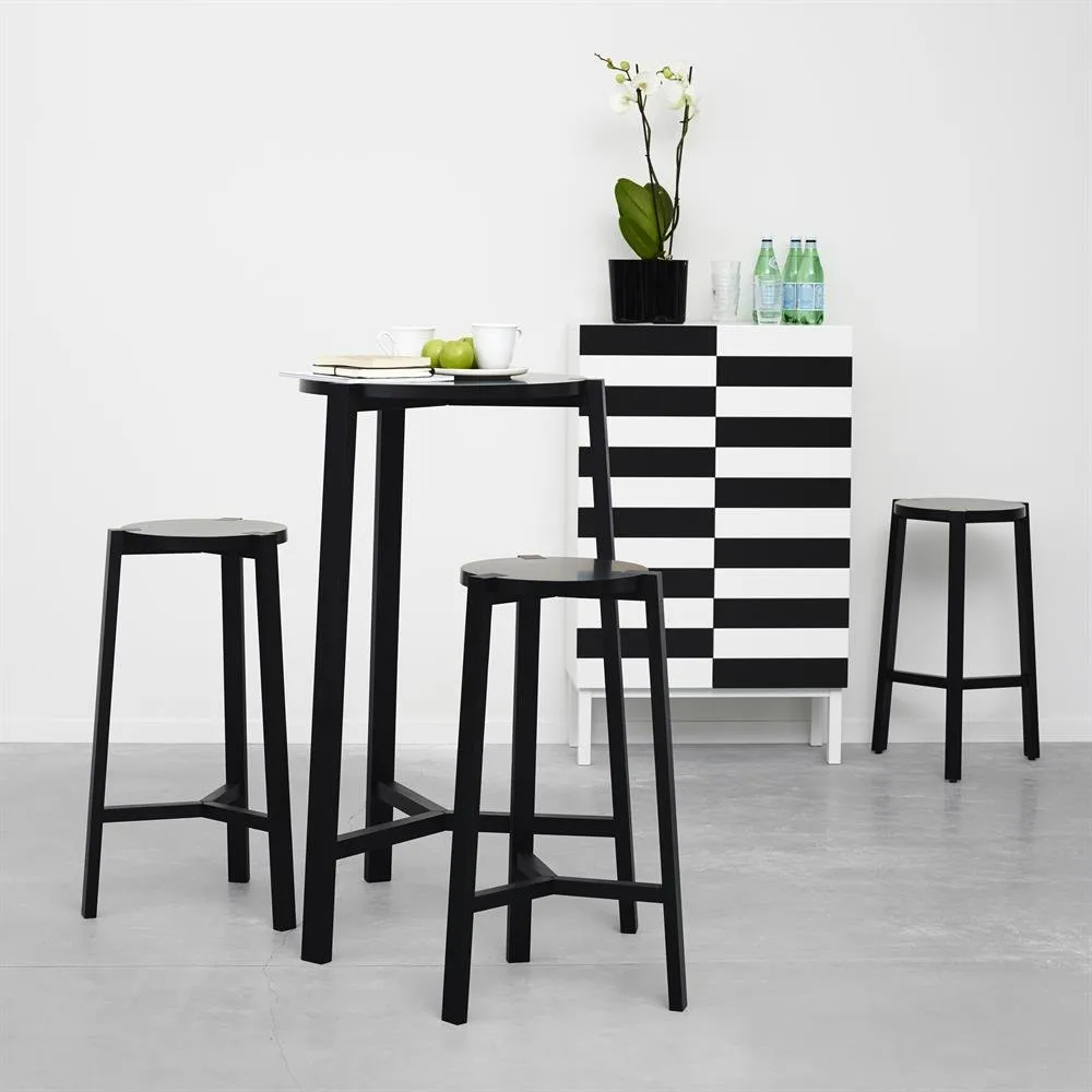 NO 24 skap, svart-hvit A2