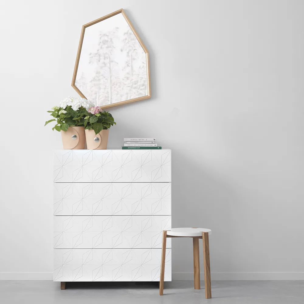 Stars kommode, hvit, hvite ben A2