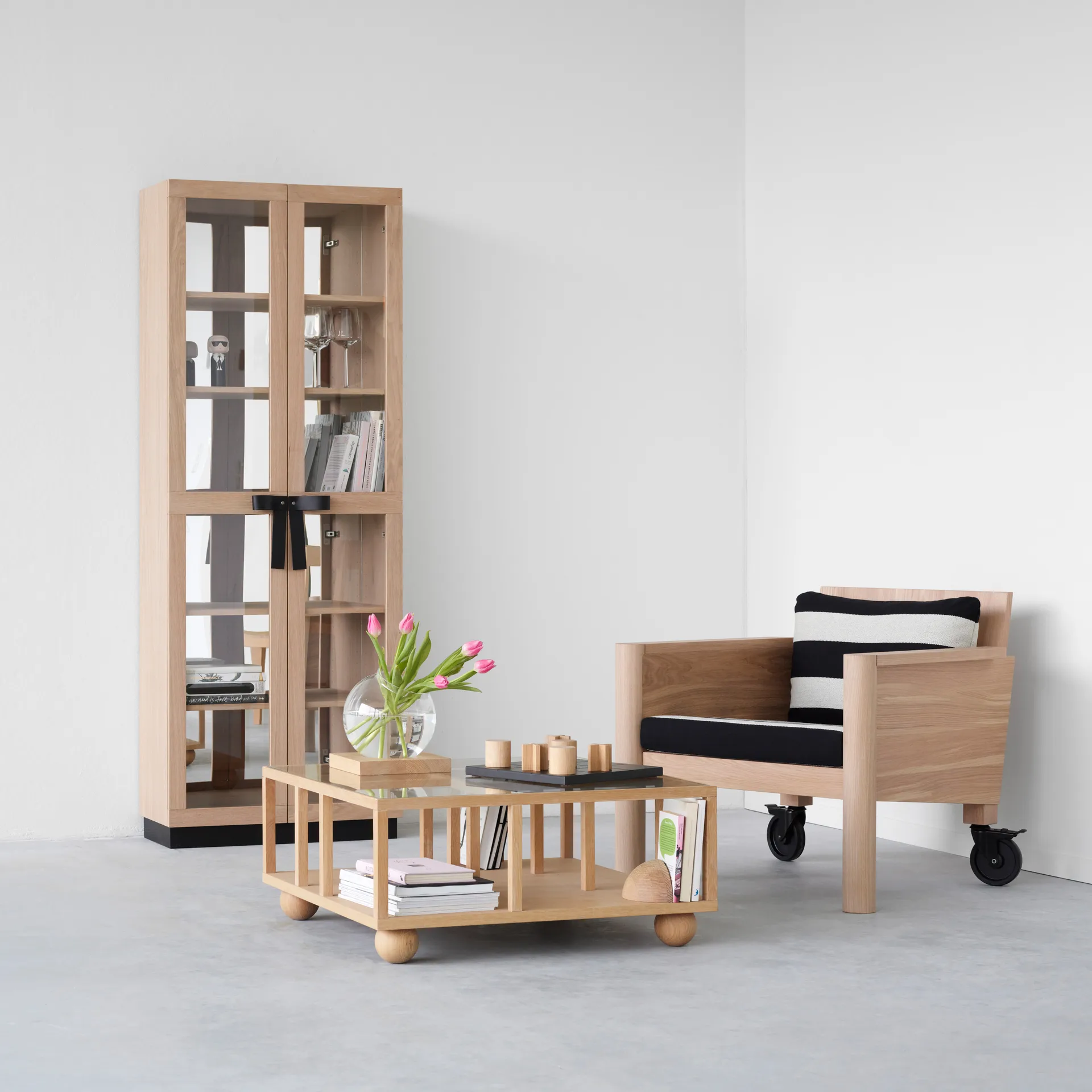 The Bow hvitrinskap, Hvitoljet eik A2