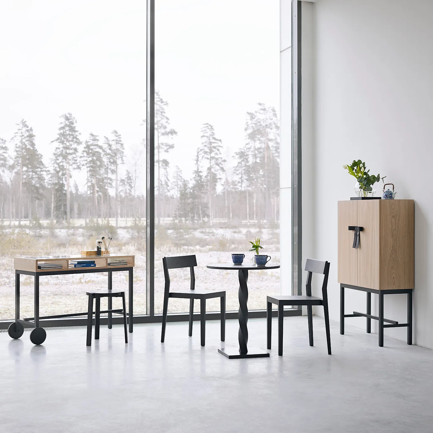 The Bow skap, Hvitoljet eik-svart A2