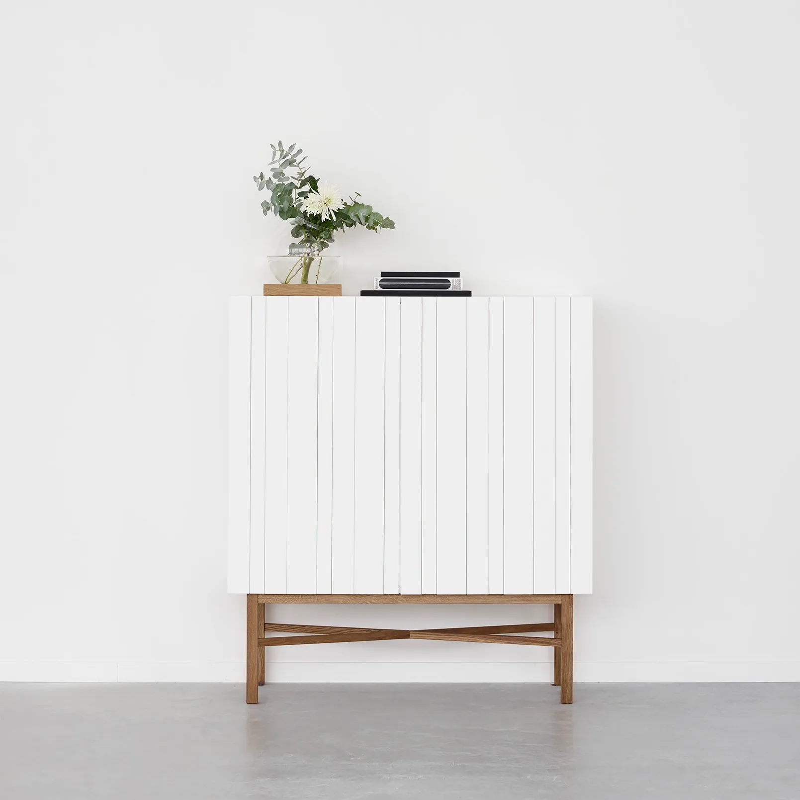 White Cabinet skap, eik A2
