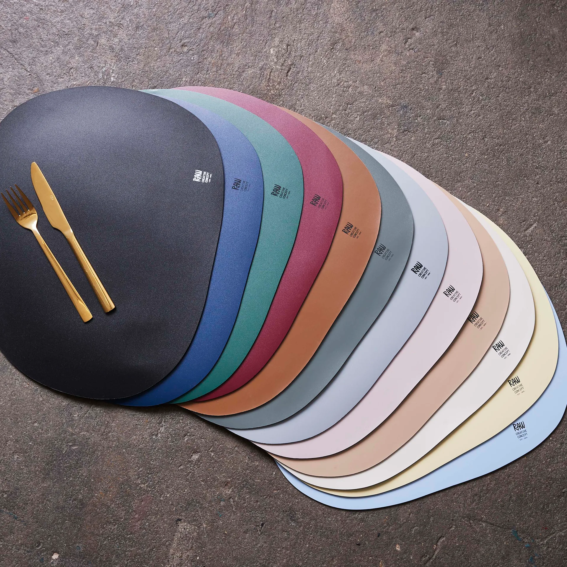 Raw spisebrikke 41 x 33,5 cm, Svart Aida