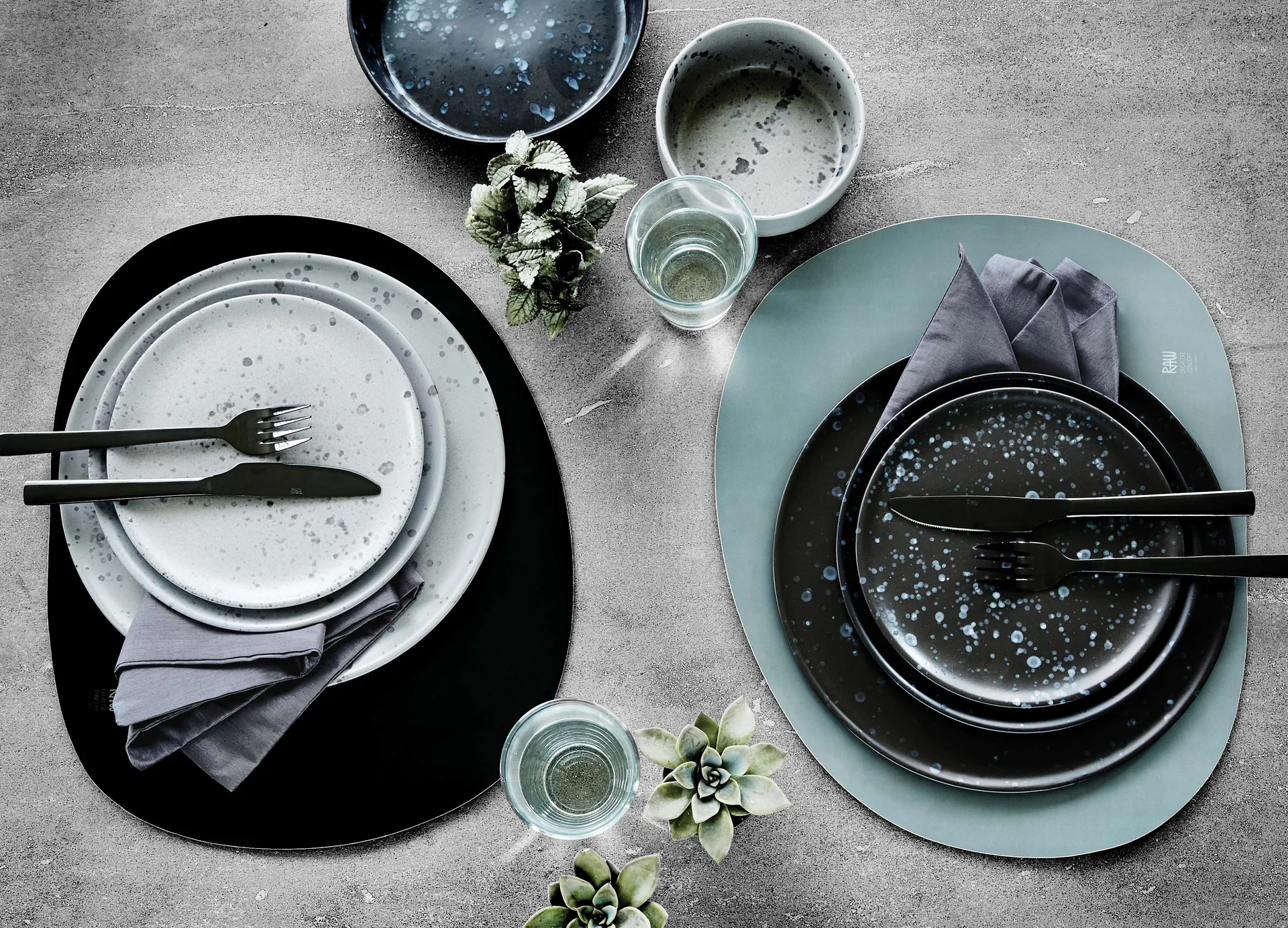 Raw spisebrikke 41 x 33,5 cm, Svart Aida