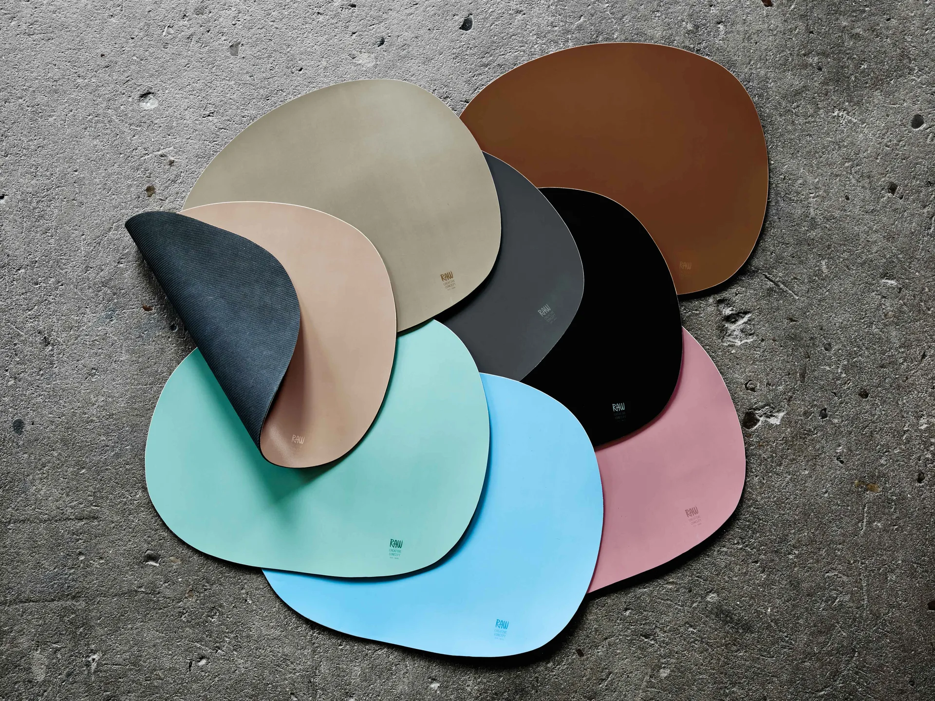 Raw spisebrikke 41 x 33,5 cm, Svart Aida