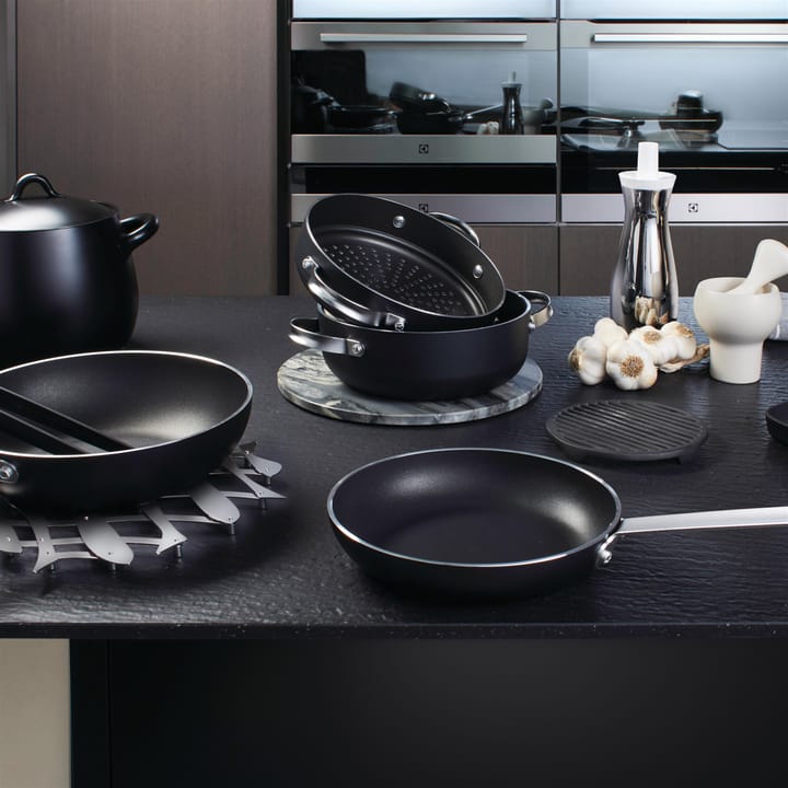 Mami 3.0 gryte svart - 22,5 cm - Alessi