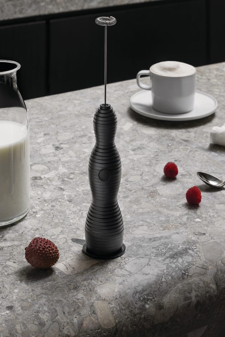 Pulcina melkeskummer 27,5 cm, Svart Alessi