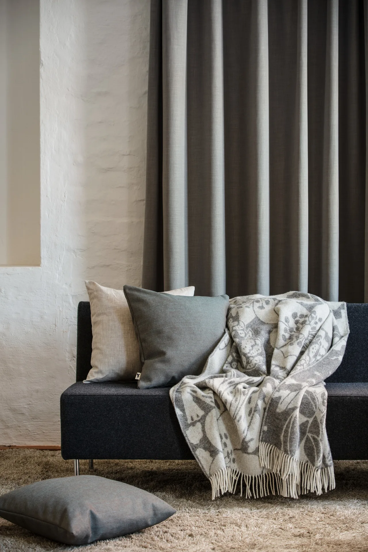 Skogen pledd 130x170 cm, Grå-off white Almedahls