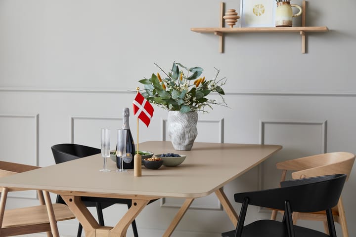 Celebrating Denmark flagg 40 cm - Oak-brass - Andersen Furniture