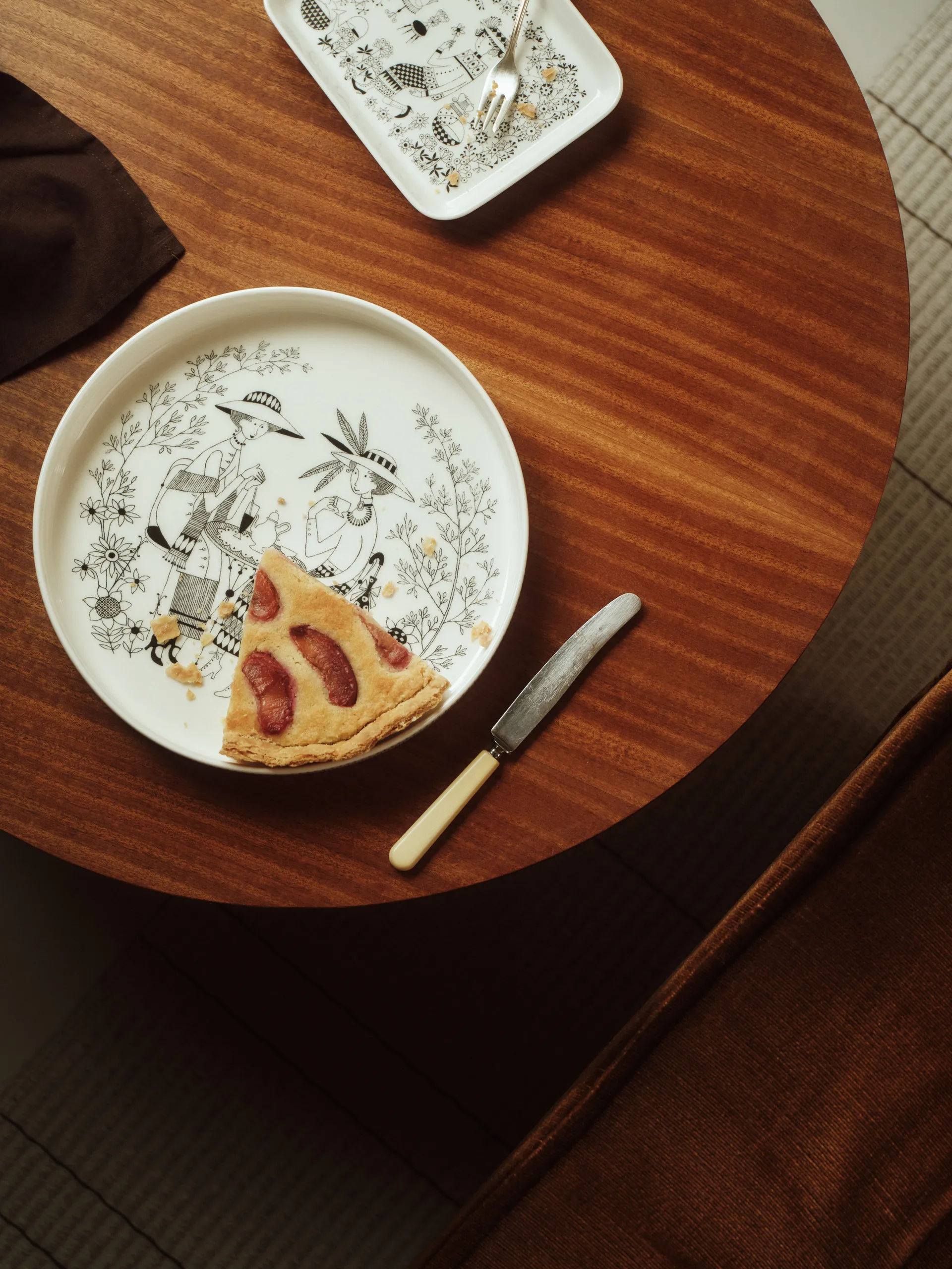 Emilia tallerken 15x19 cm, Svart-hvit Arabia