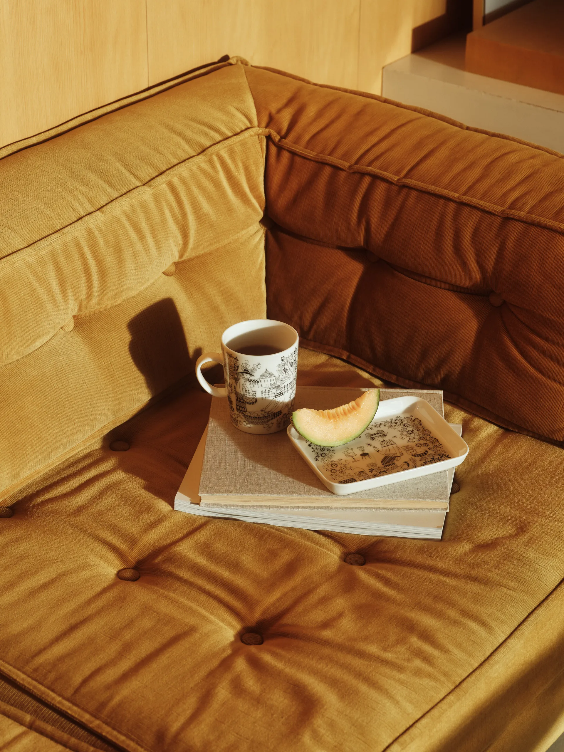 Emilia tallerken 15x19 cm, Svart-hvit Arabia