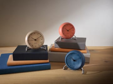 AJ City Hall bordklokke - Sandy beige - Arne Jacobsen Clocks