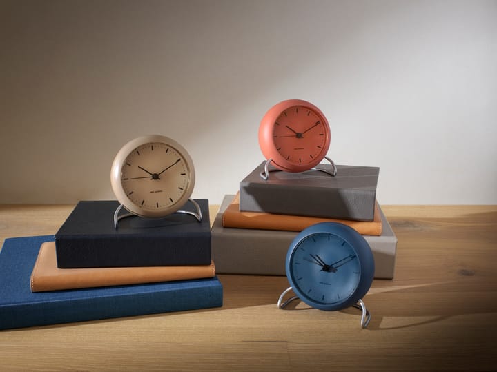 AJ City Hall bordklokke, Sandy beige Arne Jacobsen Clocks