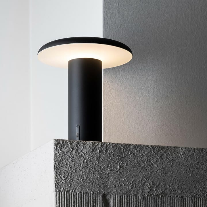 Takku portabel bordlampe 19 cm, Varnished black Artemide