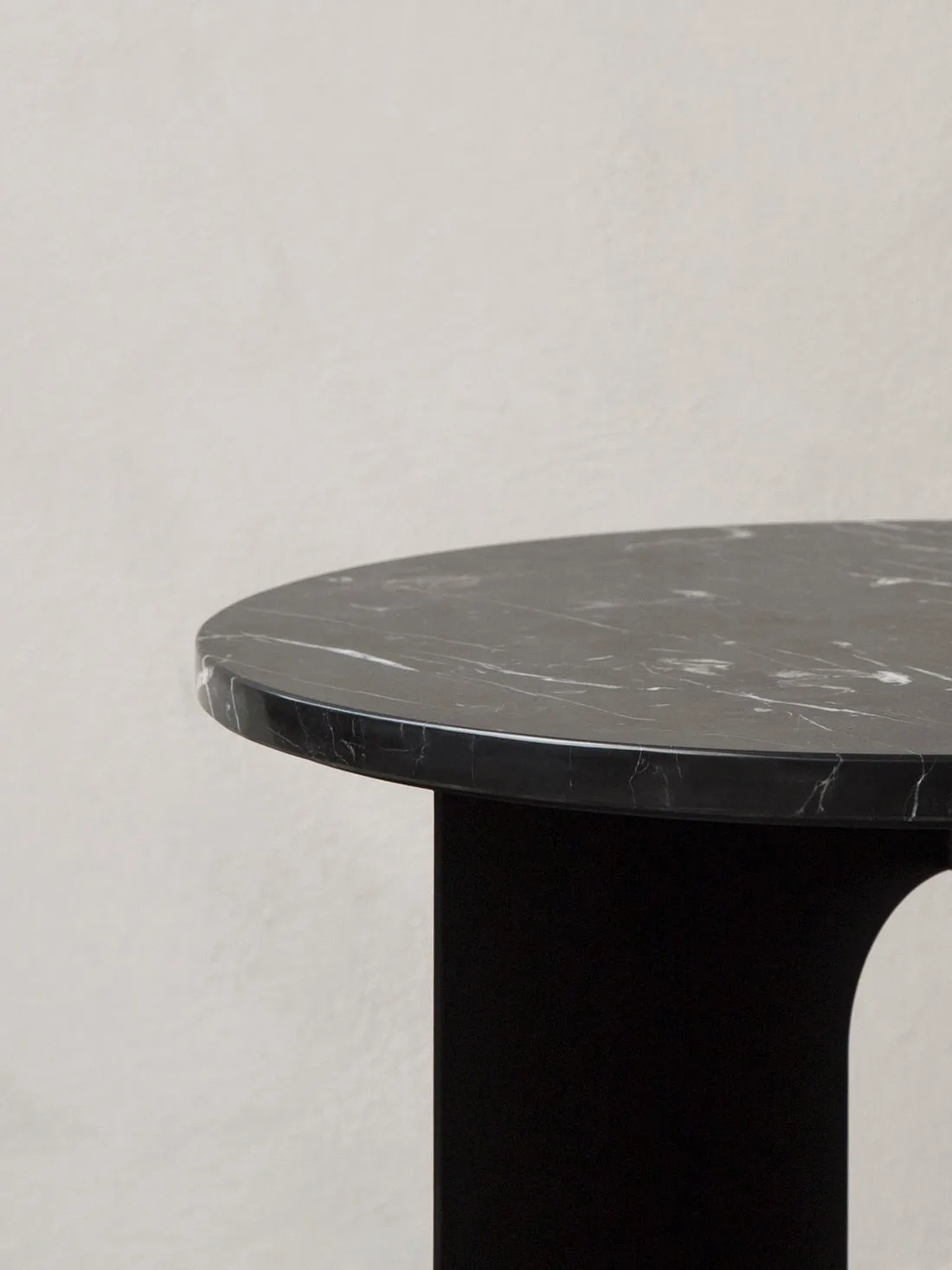 Androgyne bordsskive til sidebord, Emparador, Ø65 cm Audo Copenhagen