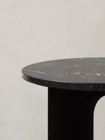 Androgyne bordsskive til sidebord - Emparador, Ø65 cm - Audo Copenhagen