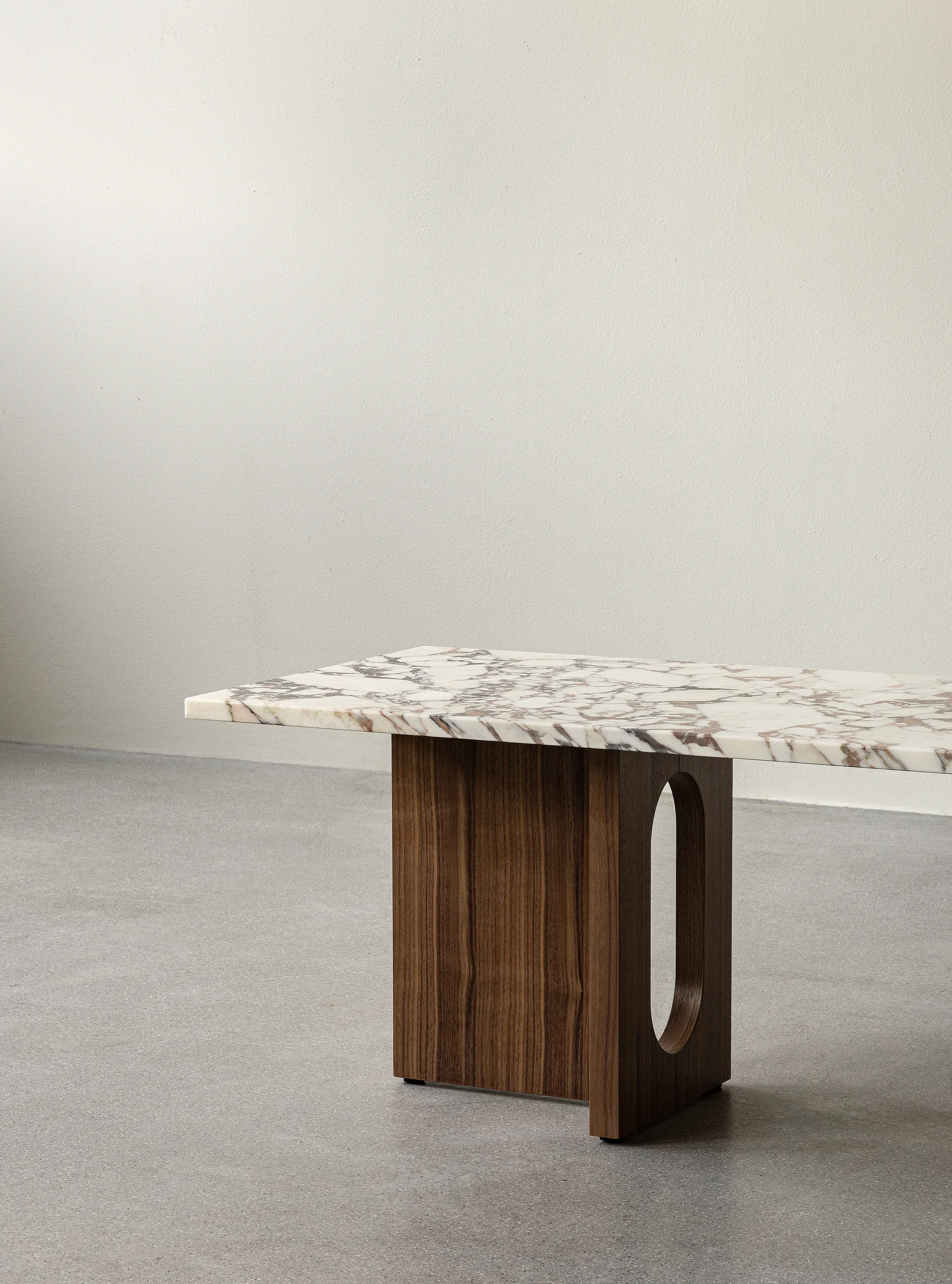 Androgyne Loungebord, Dark st. oak-Calacatta viola Audo Copenhagen