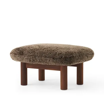 Brasilia fotskammel - saueskinn root brun, valnøttstativ - Audo Copenhagen