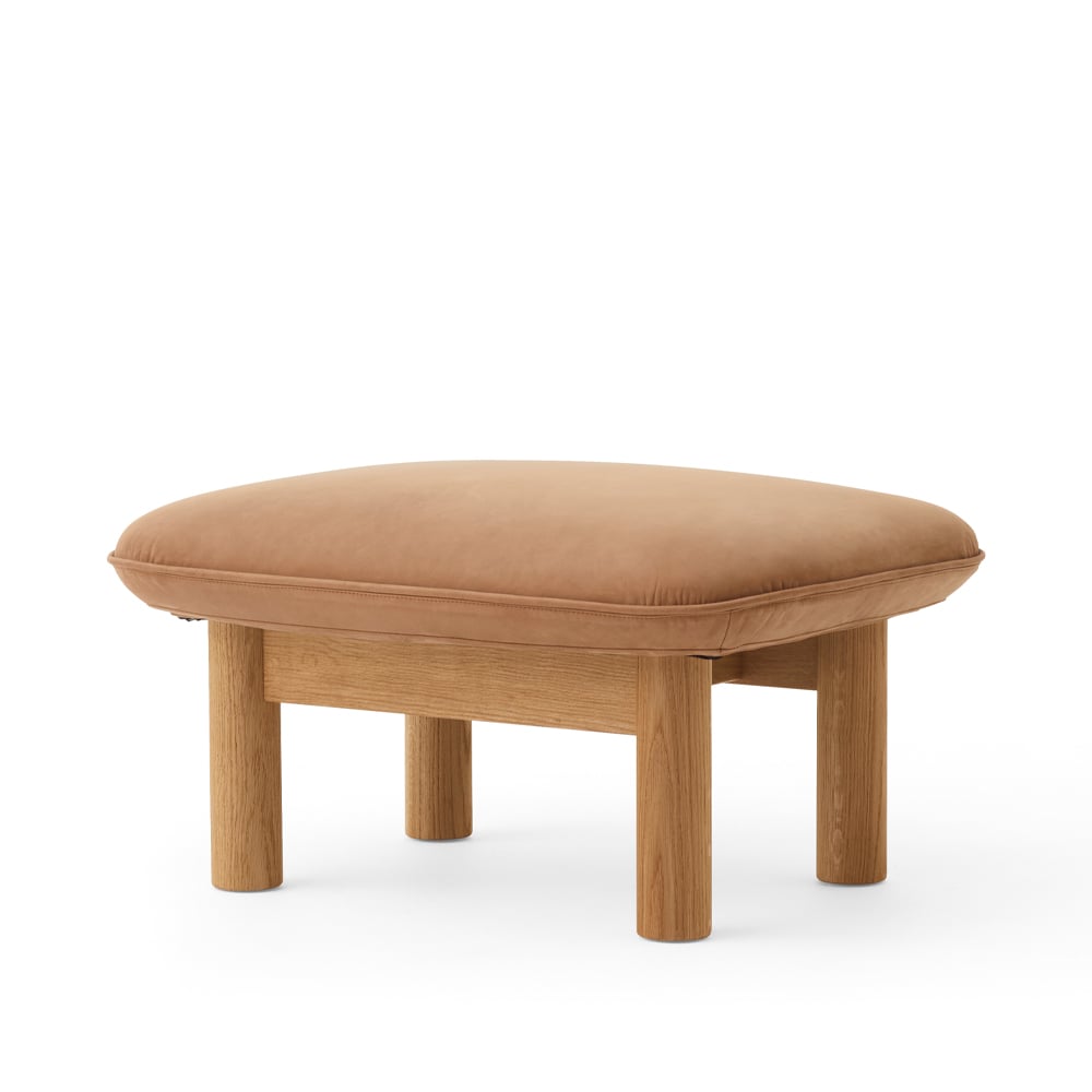Audo Copenhagen Brasilia fotskammel skinn dunes camel 21004 brun, eikestativ