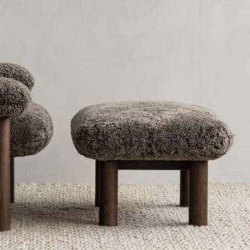 Brasilia fotskammel - tekstil moss 011 grå, eikestativ - Audo Copenhagen