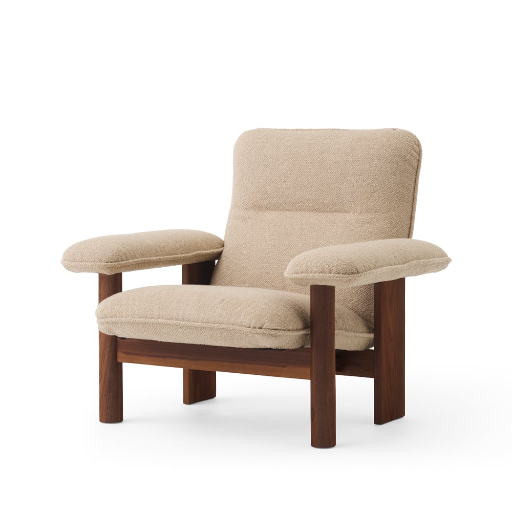Audo Copenhagen Brasilia lenestol Walnut-Bouclé 02 beige