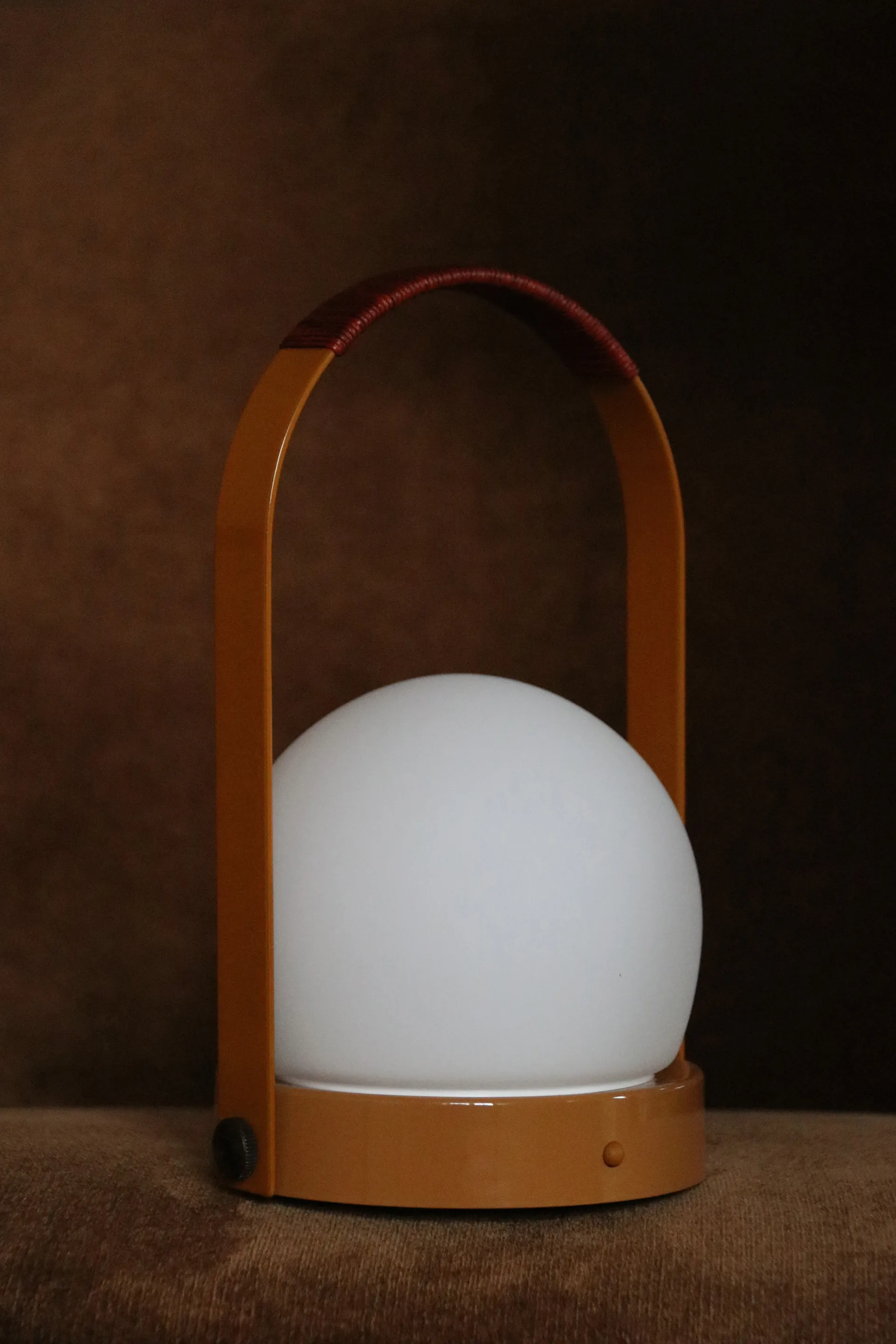 Carrie portabel bordlampe, Golden brown Audo Copenhagen