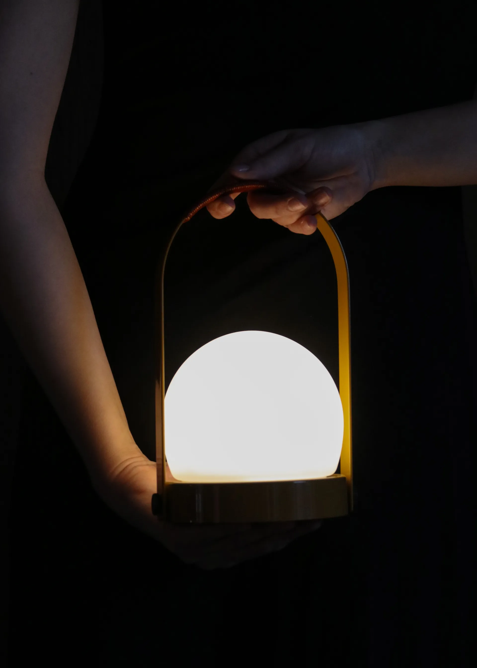 Carrie portabel bordlampe, Golden brown Audo Copenhagen