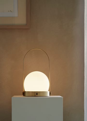 Carrie portable bordlampe - børstet messing - Audo Copenhagen