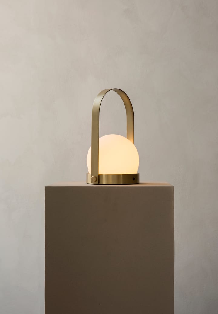 Carrie portable bordlampe, børstet messing Audo Copenhagen