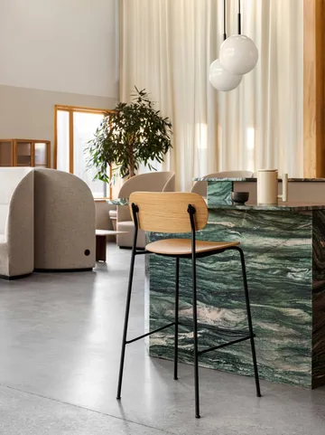 Co Bar Chair barkrakk - Mørkbeiset eik-krommet stål, 75 cm - Audo Copenhagen