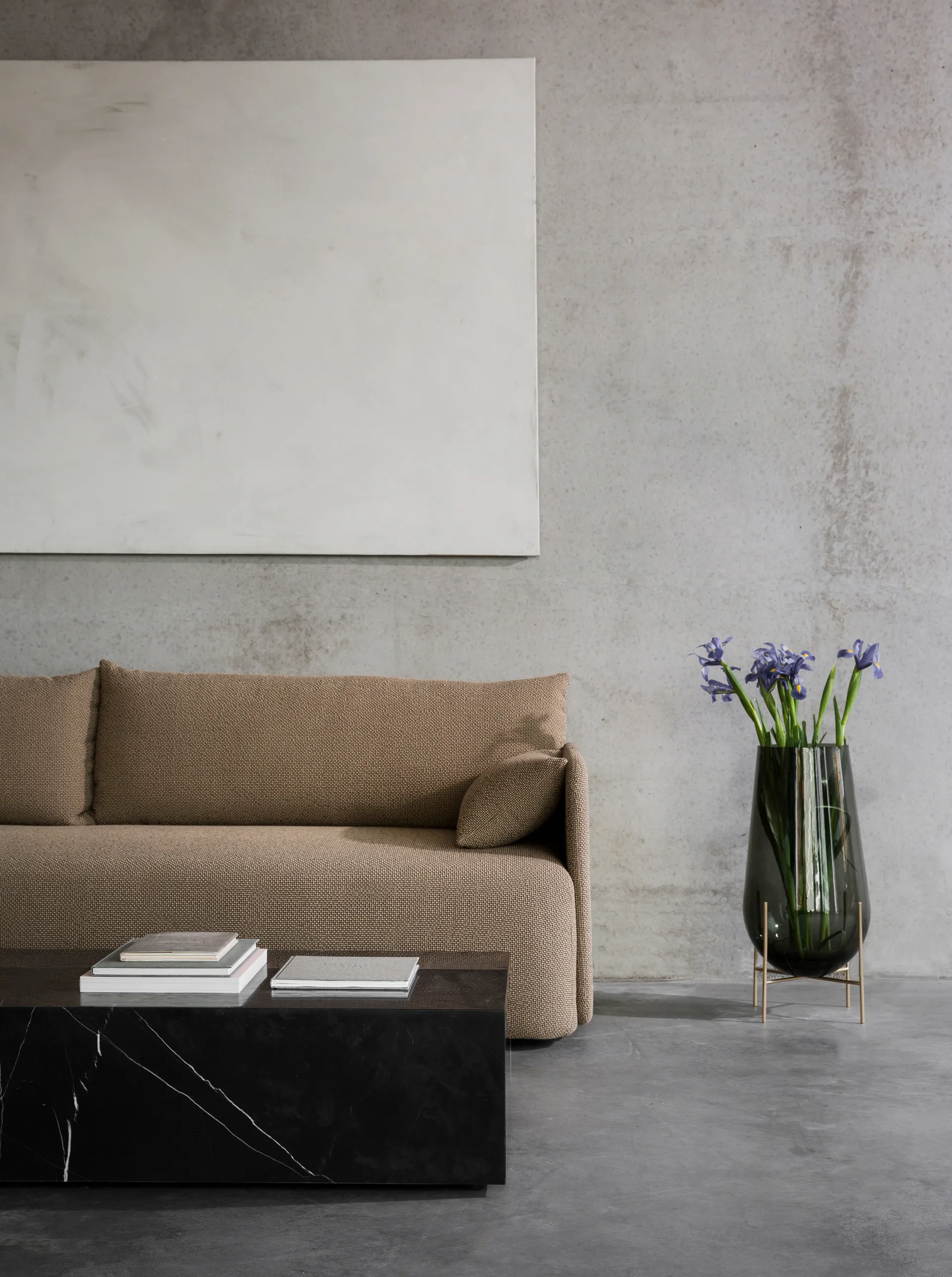 Échasse vase, røykfarget glass Audo Copenhagen