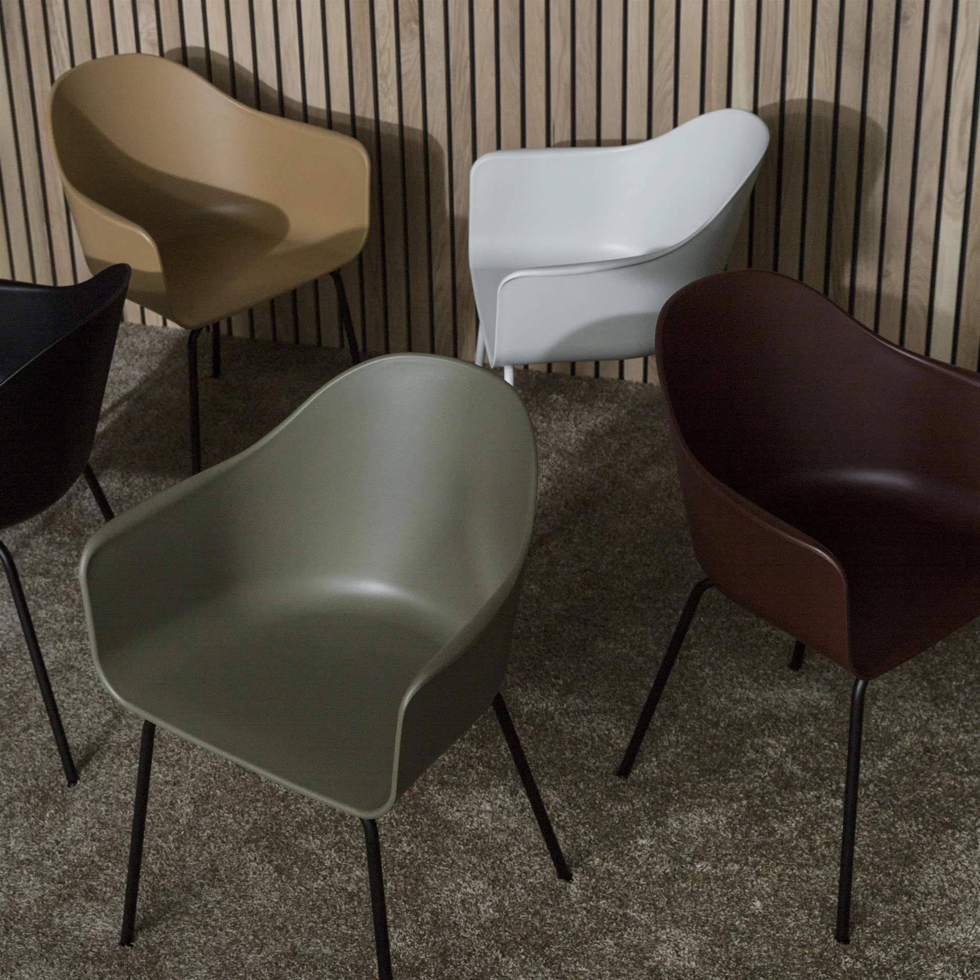 Harbour chair stol armlene, stål bein, olive Audo Copenhagen
