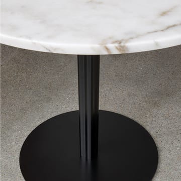 Harbour Column spisebord - marble offwhite, ø 105 cm, sort stativ - Audo Copenhagen