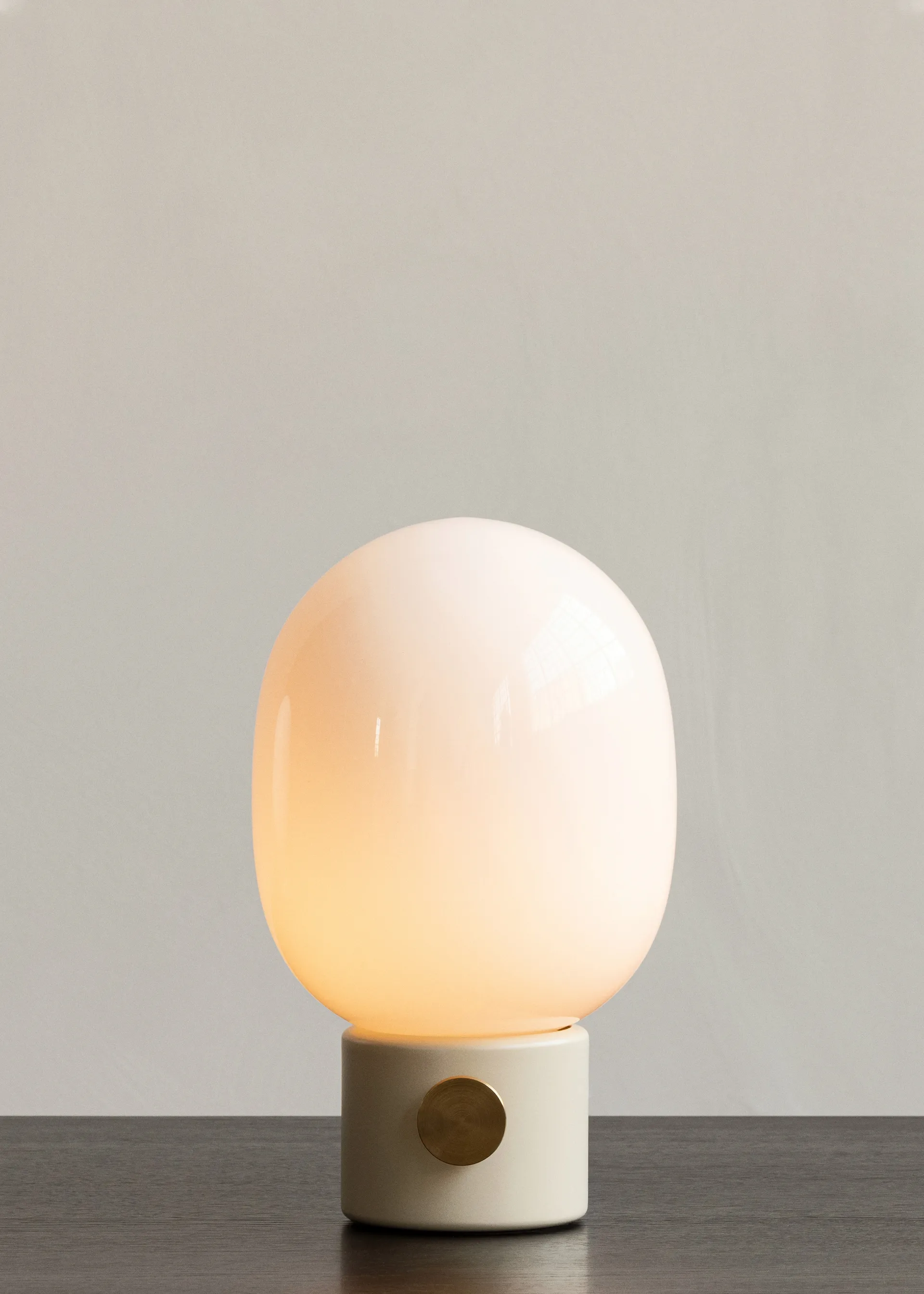 JWDA bordlampe, Alabaster white, Small Audo Copenhagen