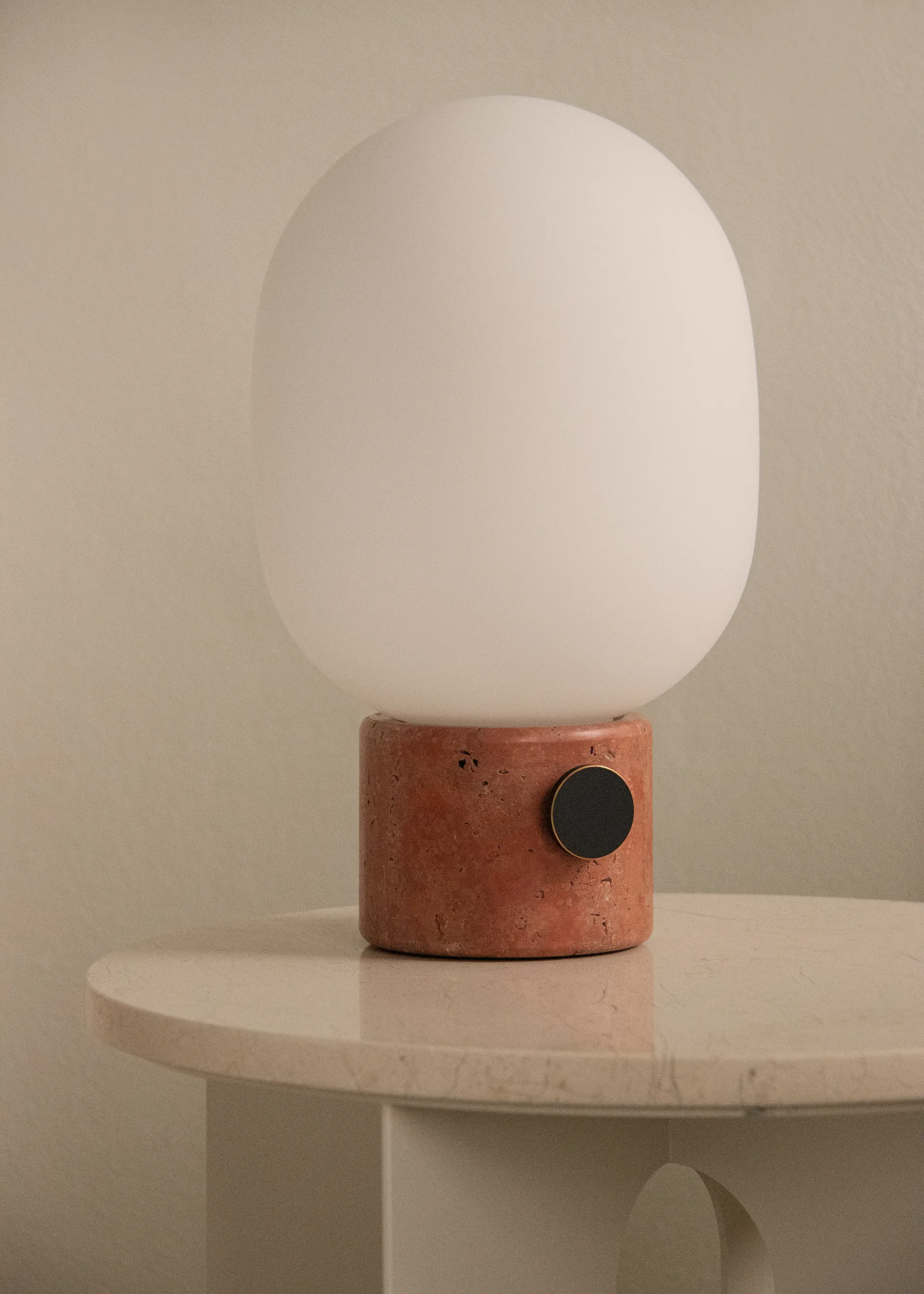 JWDA bordlampe, Red travertine Audo Copenhagen